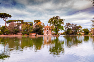 Obraz premium Temple of Aesculapios at Villa Borghese Gardens in Rome