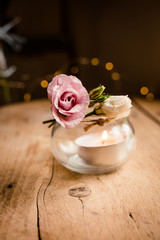 Rosa Rose mit Kerzenhalter aus Glas