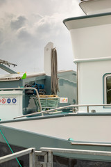 Tauwerk an Deck eines Binnenschiffs