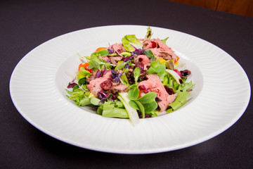 Roast beef salad with fresh herb dressing