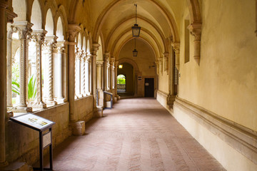 Fototapeta na wymiar abbazia di fossanova