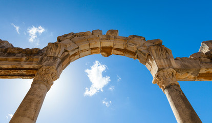 Templo de Hadrian, Ciudad romana de Efeso (Ephesus), Pueblo de Selçuk, Región de Izmir (Esmirna), Meseta de Anatolia, Turquía