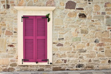 Fototapeta premium old pink window with shutters