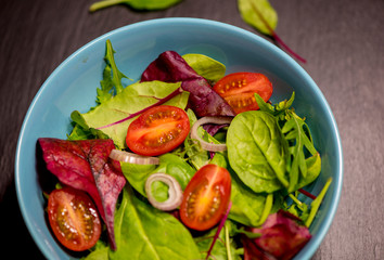 Leaf vegetable salad with tomato