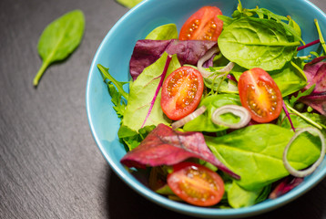 Leaf vegetable salad with tomato
