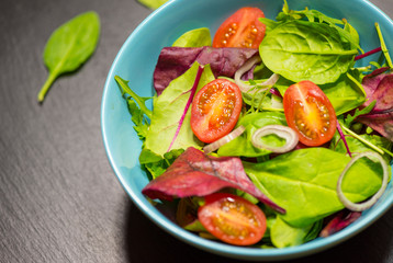 Leaf vegetable salad with tomato