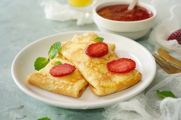 Baked Sweet Ricotta Crepes / Homemade thin pancakes with cottage cheese stuffing