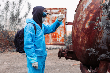 man environment mask drum pack disguise facemask water muddy protective overall blue rast plant...