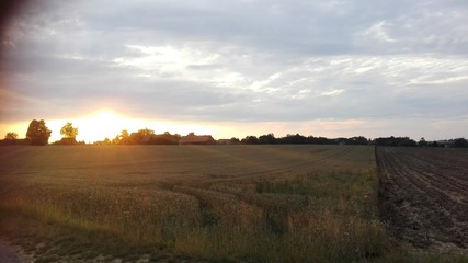 Sonnenuntergang auf dem Land