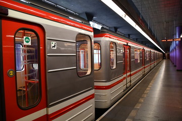Metro Zug Bahn in Prag