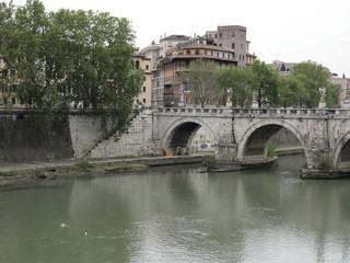 Fototapeta premium Ponte sul fiume Tevere 