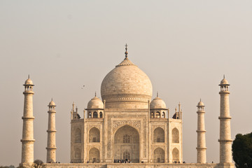 Das Taj Mahal in der Morgendämmerung 