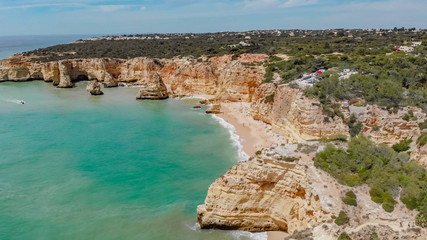 Fototapeta na wymiar Vista da Praia da Marinha em Lagoa Algarve Portugal