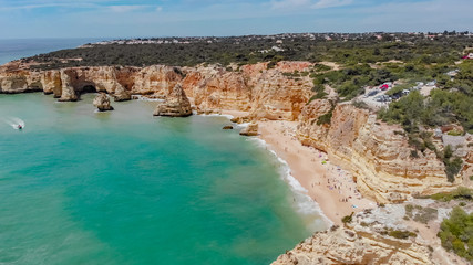 Vista da Praia da Marinha em Lagoa Algarve Portugal