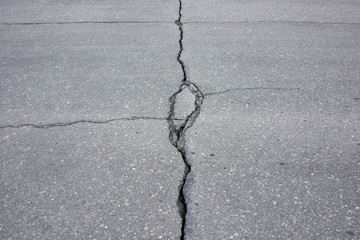Obraz premium crack on the road surface in use