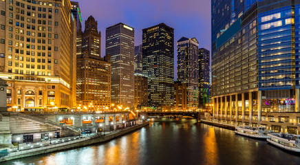 Fototapeta na wymiar Chicago Skylines along Chicago River