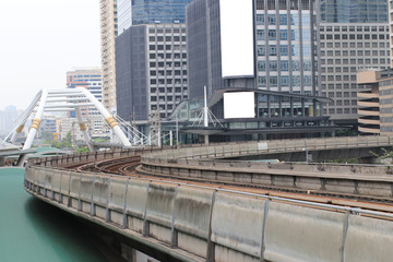 Railways and many buildings in Bangkok that have bridges