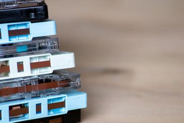 Retro Audiokassetten zeugen von vergangenem Musikgenuss - obrazy, fototapety, plakaty