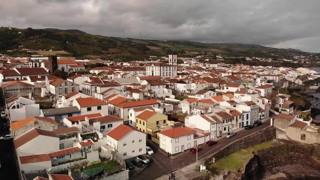 Displaying the city of Rabo de Peixe