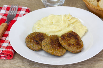 steak haché de boeuf et purée