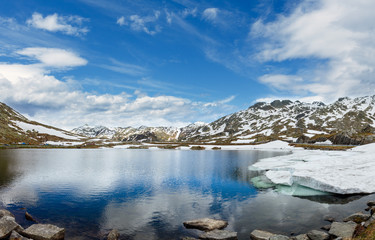 Fototapeta na wymiar Alps mountain lake spring panorama