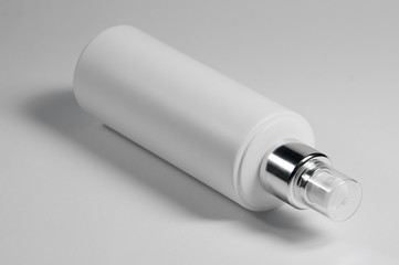 white plastic pump spray for perfumes