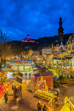 Christmas market with Reichsburg Cochem, Cochem, Rhineland-Palatinate, Germany