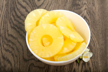 Canned pineapple