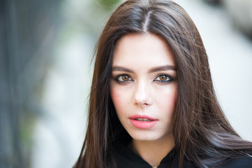 Naklejka premium Beautiful smiling young woman wearing black jacket