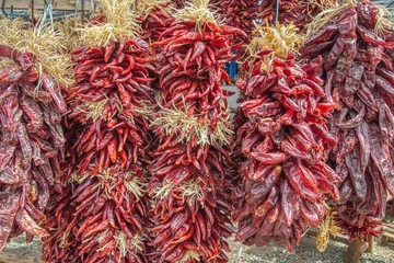 Obraz premium Chile Peppers on Display and for sale in Santa Fe, New Mexico