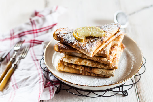 Crepes with icing sugar and lemon