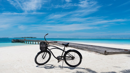 Fototapeta na wymiar bicycle on tropical beach
