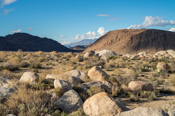 Fototapeta na wymiar California desert landscape in the Sierra Nevada Alabama Hills