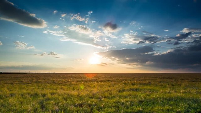 West Texas time-lapse of the sun setting on the horizon. 