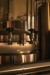 Gros plan d'une cuve &agrave; bi&egrave;re