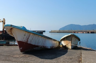 琵琶湖の漁港と漁船