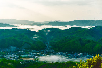 Fototapeta na wymiar 兵庫県佐用町・初夏の朝霧の景観