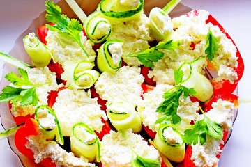 Tomatoes with cottage cheese