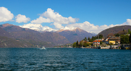 Fototapeta premium Lago Maggiore im Frühling