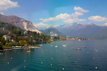 Fototapeta na wymiar Lago Maggiore im Frühling