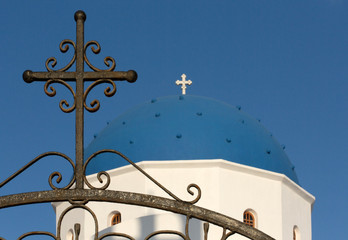 Fototapeta na wymiar church with blue dome and blue sky