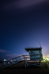 Sternenhimmel hinter Lifeguard Tower (Rettungsschwimmer Turm) am Strand
