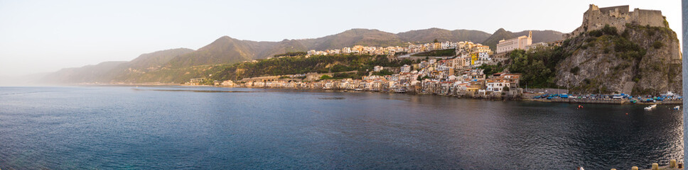 Fototapeta na wymiar Scilla, vista panoramica di Chianalea e il porto in Calabria.