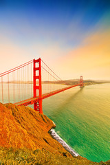 Obrazy na Szkle  Widok na most Golden Gate w San Francisco o zachodzie słońca.