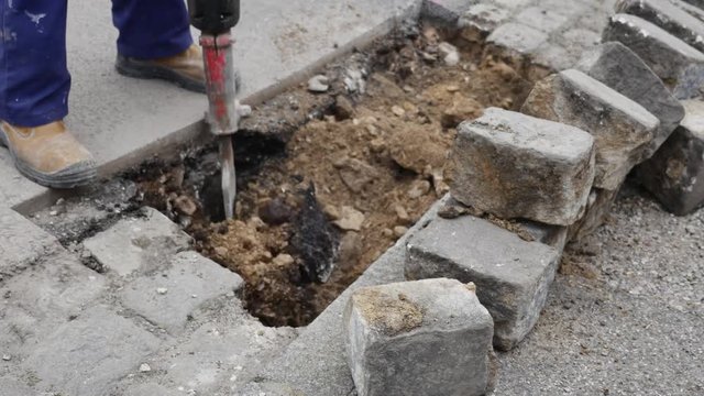 ouvrier sp&eacute;cialis&eacute; en voirie et r&eacute;seaux divers