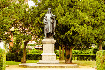 Skulptur Kaiser Karl IV im Burggarten, Schlossgarten auf dem Burgberg in Tangermünde. Altmark...