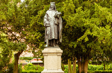 Skulptur Kaiser Karl IV im Burggarten, Schlossgarten auf dem Burgberg in Tangermünde. Altmark...
