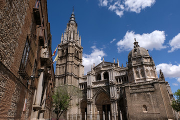 Fototapeta na wymiar Cathédrale Sainte-Marie de Tolède en Espagne 