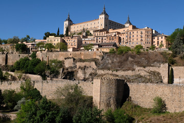 Obraz premium Remparts et Alcazar de Tolède en Espagne 