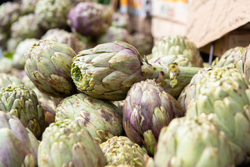 Obraz premium Artichokes. Vegetables market in Italy. Agricultural food. Fresh organic products.